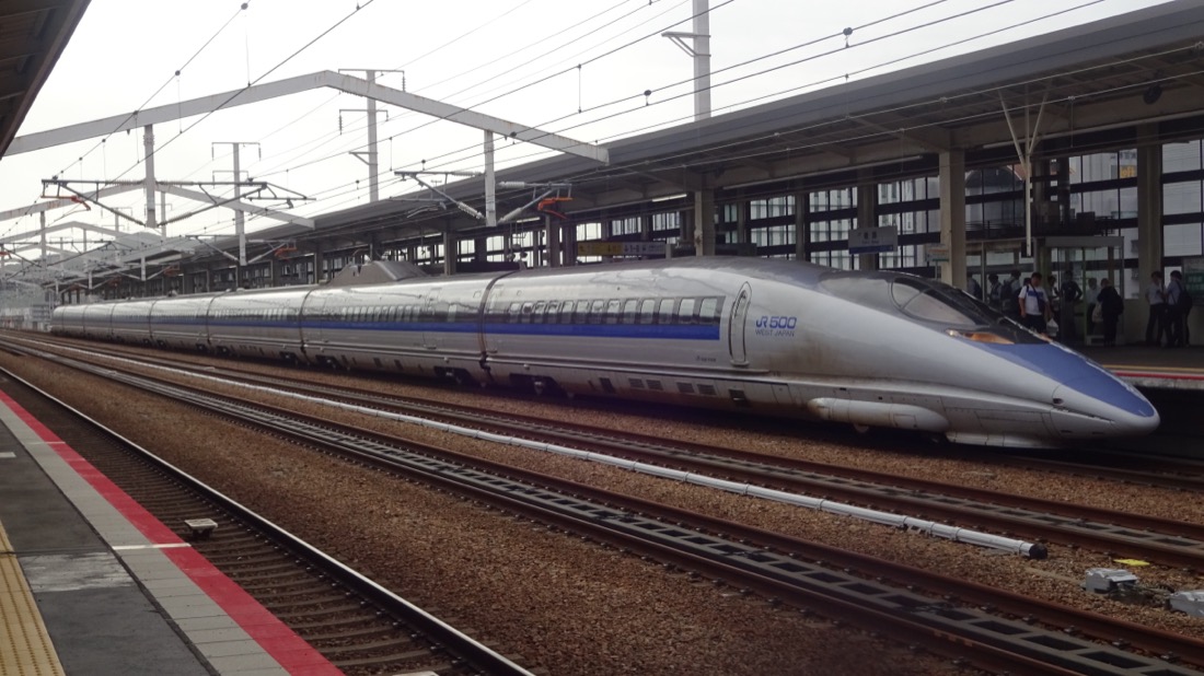 500 Series Shinkansen at a platform